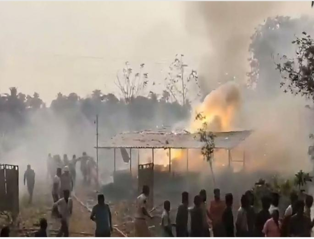 आंध्र प्रदेशात भीषण स्फोट : फटाक्यांच्या कारखान्यात दुर्घटना, १८ जणांचा मृत्यू; मृतांचा आकडा वाढण्याची भीती